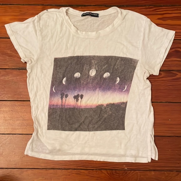 Brandy Melville t-shirt - Picture 1 of 2